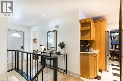 3 Fallsview Road Hamilton ON L9H 5J7