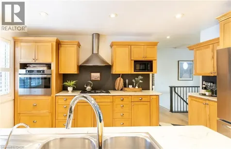 3 Fallsview Road Hamilton ON L9H 5J7
