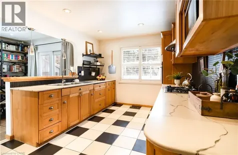 3 Fallsview Road Hamilton ON L9H 5J7
