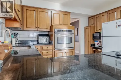 2477 Mark Avenue Windsor ON N9E 2W2