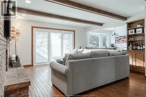 2477 Mark Avenue Windsor ON N9E 2W2
