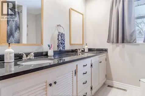 2477 Mark Avenue Windsor ON N9E 2W2