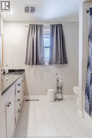 2477 Mark Avenue Windsor ON N9E 2W2