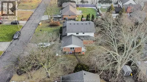 2477 Mark Avenue Windsor ON N9E 2W2