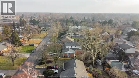 2477 Mark Avenue Windsor ON N9E 2W2