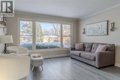 2477 Mark Avenue Windsor ON N9E 2W2
