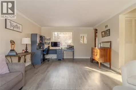 2477 Mark Avenue Windsor ON N9E 2W2