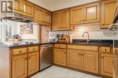2477 Mark Avenue Windsor ON N9E 2W2