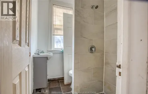 478 Rosedale Avenue Windsor ON N8X 1X6