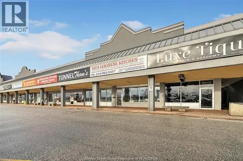 2469 Dougall Windsor ON N8X 1T3