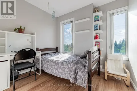 15943 Bayview Avenue Aurora ON L4G 0S3