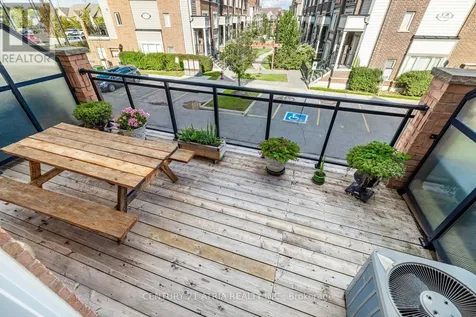 15943 Bayview Avenue Aurora ON L4G 0S3