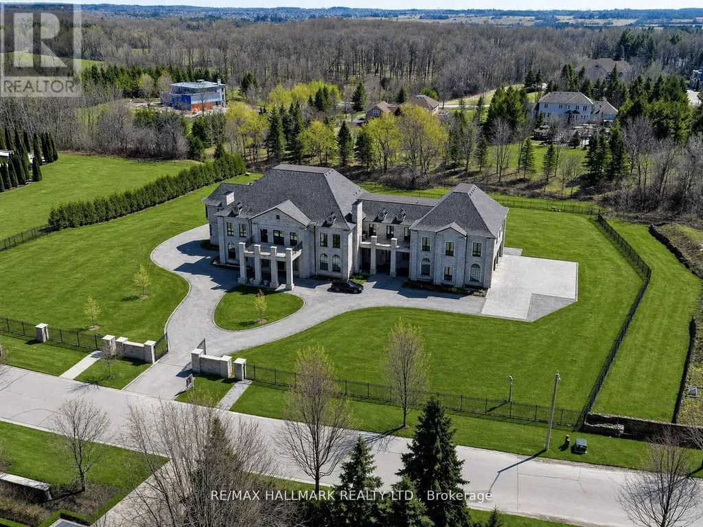 15 Eden Vale Drive King ON L7B 1L8