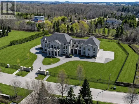 15 Eden Vale Drive King ON L7B 1L8