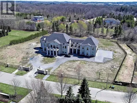 15 Eden Vale Drive King ON L7B 1L8