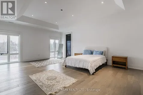 15 Eden Vale Drive King ON L7B 1L8
