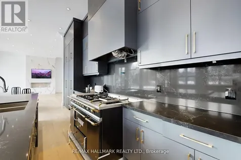 15 Eden Vale Drive King ON L7B 1L8