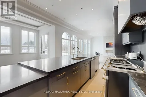 15 Eden Vale Drive King ON L7B 1L8