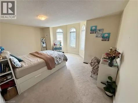 9462 Tallgrass Avenue Niagara Falls ON L2G 0Y2
