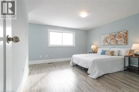 1532 Lancaster Drive Oakville ON L6H 2Z3