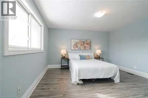 1532 Lancaster Drive Oakville ON L6H 2Z3
