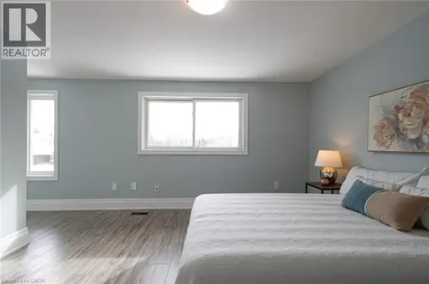 1532 Lancaster Drive Oakville ON L6H 2Z3