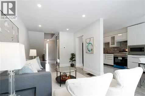 1532 Lancaster Drive Oakville ON L6H 2Z3