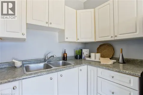 292 Fairfield Avenue Hamilton ON L8H 5H6