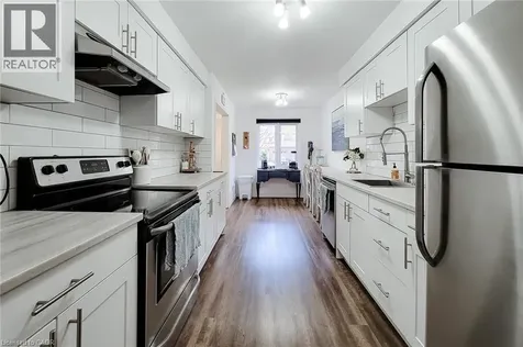 7 Davidson Boulevard Dundas ON L9H 6Y7