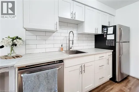 7 Davidson Boulevard Dundas ON L9H 6Y7