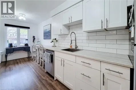7 Davidson Boulevard Dundas ON L9H 6Y7