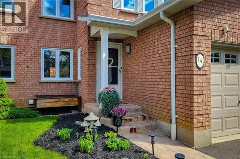 7 Davidson Boulevard Dundas ON L9H 6Y7