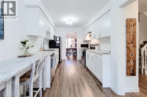 7 Davidson Boulevard Dundas ON L9H 6Y7