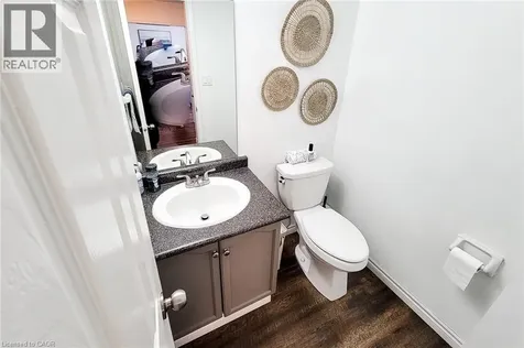 7 Davidson Boulevard Dundas ON L9H 6Y7