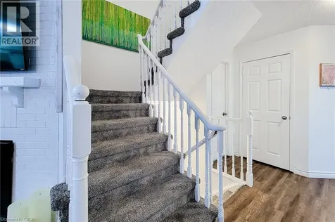 7 Davidson Boulevard Dundas ON L9H 6Y7