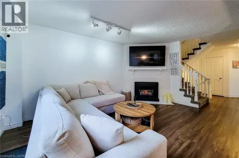 7 Davidson Boulevard Dundas ON L9H 6Y7