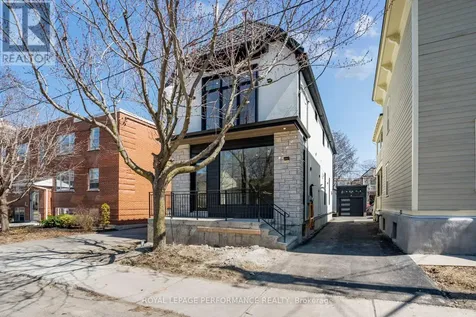 31 Commanda Way Ottawa ON K1M 1G1