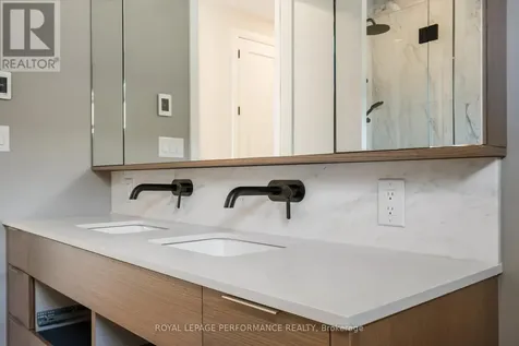 31 Commanda Way Ottawa ON K1M 1G1