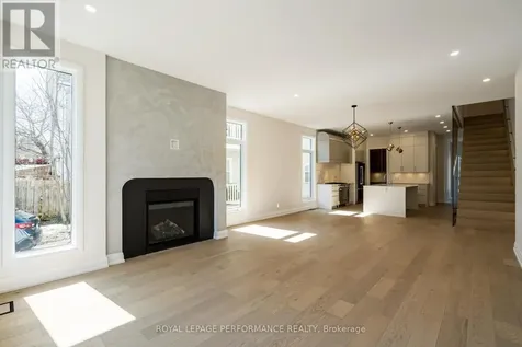 31 Commanda Way Ottawa ON K1M 1G1