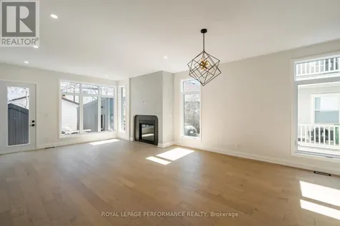 31 Commanda Way Ottawa ON K1M 1G1