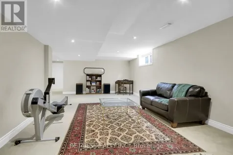 7 Stonecroft Terrace Ottawa ON K2K 2V1