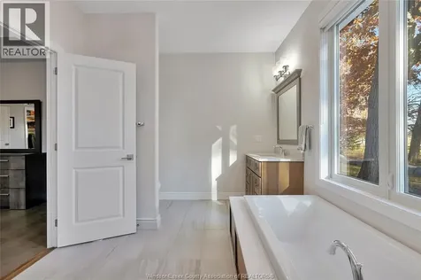 295 Crystal Bay Drive Amherstburg ON N9V 4A6
