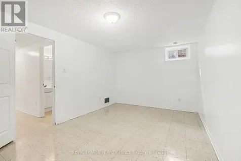 1641 Meadowbrook Road Ottawa ON K1B 4W6