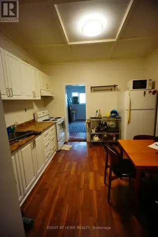 122 Eccles Street South Ottawa ON K1R 6S8