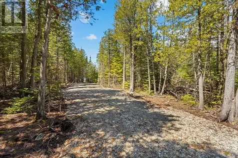916 Dorcas Bay Road Northern Bruce Peninsula ON N0H 2R0