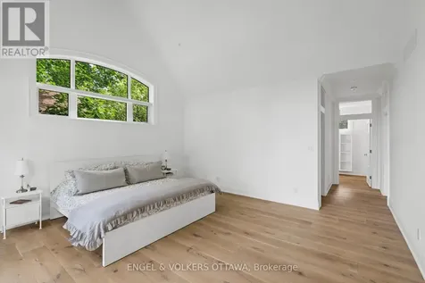 6117 James Bell Drive Ottawa ON K4M 1B3