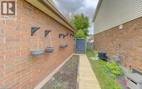 108 Clearwater Crescent Waterloo ON N2V 1L8