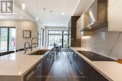 16 Windsor Drive Whitchurch-stouffville ON L4A 7X3