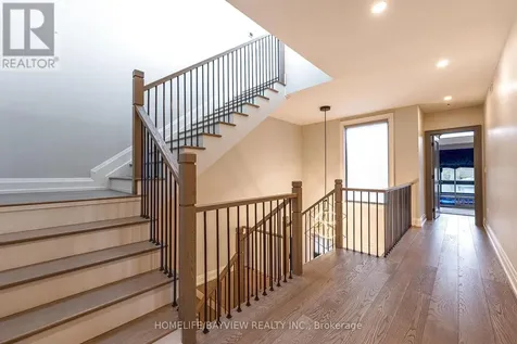 16 Windsor Drive Whitchurch-stouffville ON L4A 7X3