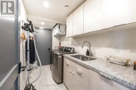 16 Windsor Drive Whitchurch-stouffville ON L4A 7X3